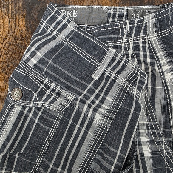 BKE Buckle Cargo Shorts Men's 34 Athletic Fit Black Gray White Plaid Bermuda 11" - Picture 1 of 8